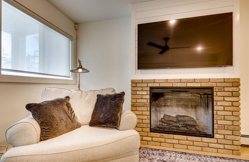 Markerville Condominio | Beautiful Lakefront Condo
