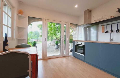 Lodeve Apartamento | Apartment With Garden And View
