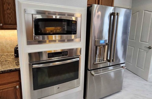 League City Casa | Luxury Family Oasis nr/ Galveston Beach! Near Water Park, Restaurants & Shopping