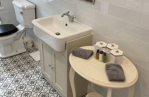 Ribbesford Casa | KATESHILL HOUSE