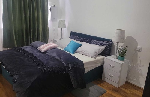 Thamesmead Casa | Exquisite 3-Bed Royal Pearl Home in Greater London