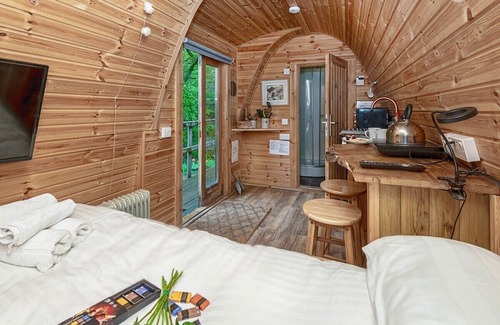 Taicynhaeaf Apartamento | Magical Forest Nest ** Hot tub ** Pet friendly