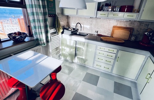 Hellissandur Cabaña | Enchanting Ocean Clif 1-bedroom cottage in Hellissandur