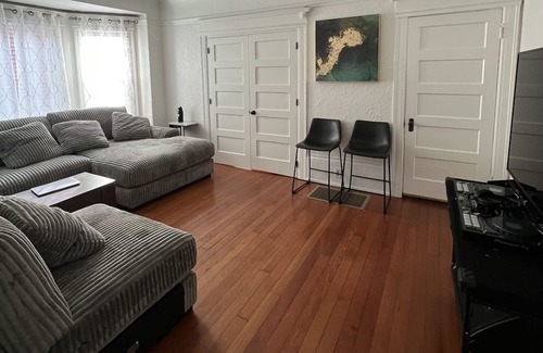 South Berkeley Casa | Beautifully Landscaped Furnished Convenient Berkeley Home