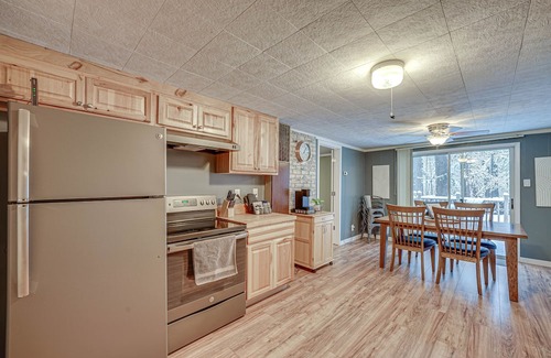 Baldwin Cabina | Charming Baldwin Cabin w/ Fenced Yard + Fire Pit!