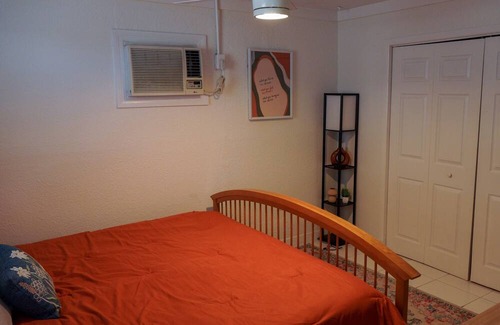 Ybor City Casa | Cozy Tampa Bay Guesthouse Bungalow 5 minutes from downtown!!