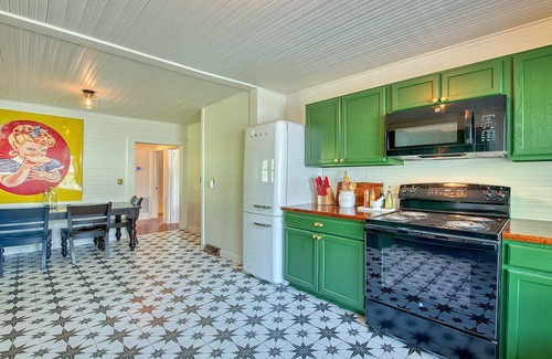 Canton Cabaña | Americana Cottage nestled in the mountains outside of Asheville!