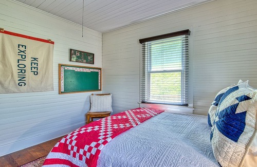 Canton Cabaña | Americana Cottage nestled in the mountains outside of Asheville!