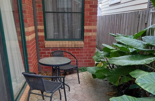 Geelong West Casa | Cosy apartment located close to shops, restaurants and Geelong CBD