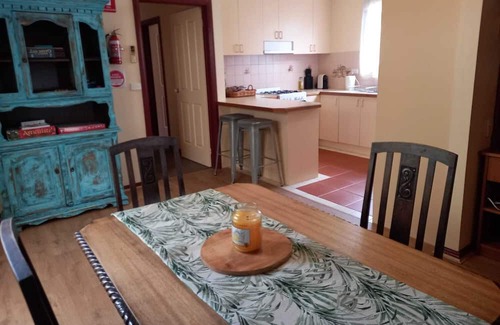 Geelong West Casa | Cosy apartment located close to shops, restaurants and Geelong CBD
