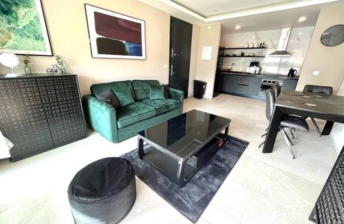 Serrekunda Apartamento | 1 Bed Apartment with Sea View & Private Balcony