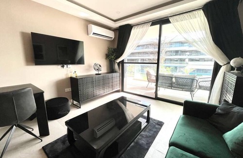 Serrekunda Apartamento | 1 Bed Apartment with Sea View & Private Balcony