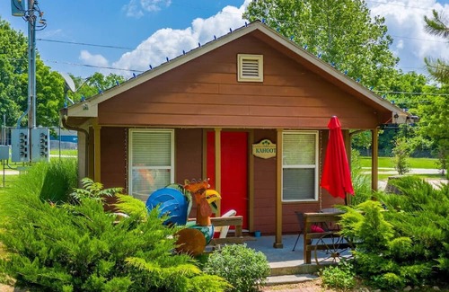 Cleora Cabina | The Kahoot Cabin - Accommodates 4 Guests