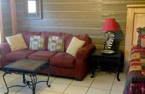 Cleora Cabina | The Kahoot Cabin - Accommodates 4 Guests