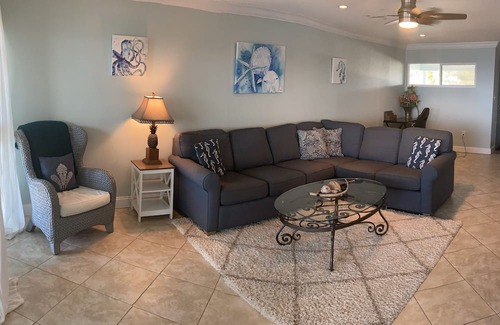 Bolongo Bay Condominio | Unbeatable views, central location, tranquil, peaceful, clean condo