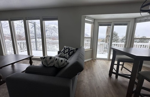 Alpine Casa | Stunning mountain and valley views this Alpine home is conveniently located.