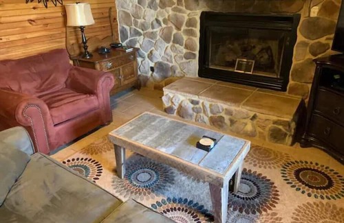 Steeles Tavern Cabina | Sunset Cabin, Hot tub and on site Spa!