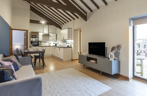 South Norwood Cabaña | Swan (Alarch) - a glan morfa lodge that sleeps 6 guests in 3 bedrooms