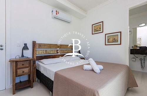 Quatro Ilhas Apartamento | Just 30 seconds from the sand and incredible sea views
