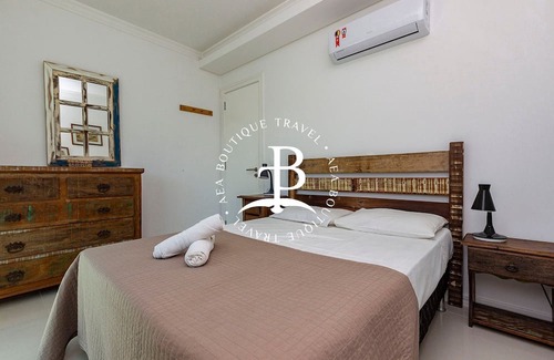 Quatro Ilhas Apartamento | Just 30 seconds from the sand and incredible sea views
