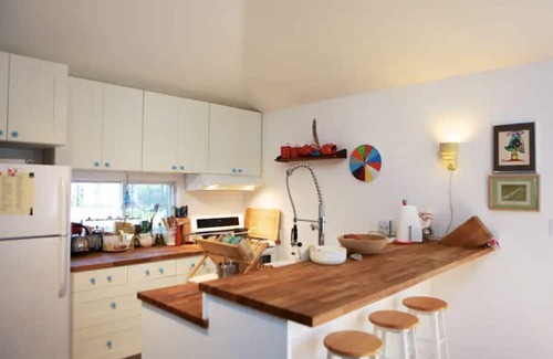 Clearwater Beach Casa | Sun Drenched East Hampton Springs Retreat with Private Beach Pass