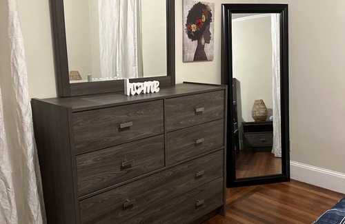 Washington Park Apartamento | An apartment in quiet peaceful neighborhood with easy access to everything.