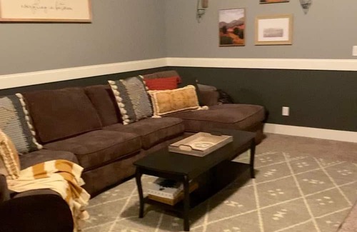 Speed Casa | Kentucky Derby 150! Private Home all Brick, 3 car garage w/hot tub
