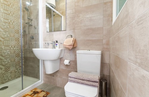 Qawra Apartamento | Brand New 3Bdr 2 Bth Apartment with Terrace C 12 Bugibba