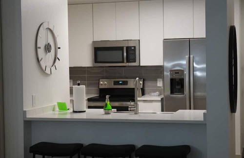 Third Ward Apartamento | Spacious and Modern 4 Bedroom Uptown Charlotte. Walk to Bank of America Stadium!