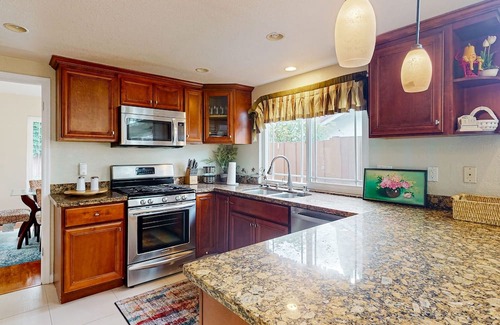 East San Jose Casa | Inviting home near downtown with enclosed backyard, streaming, W/D, & patio