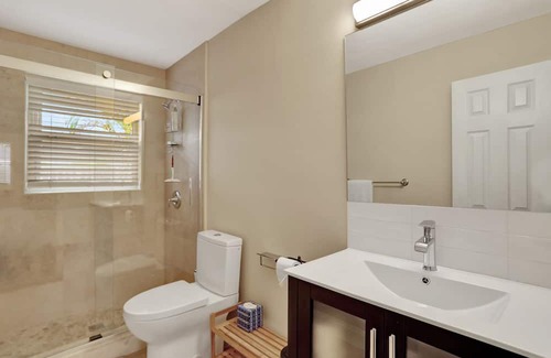 Harbor Village Casa | Pompano Beach House 15mins walk to beach.