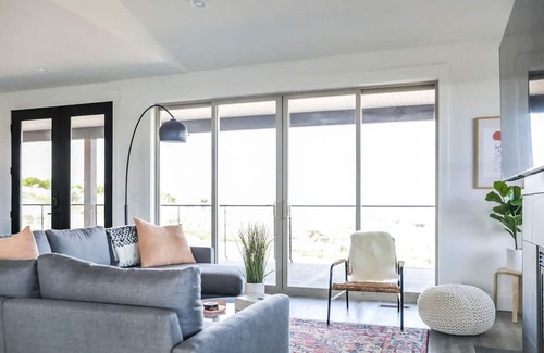 Sweetwater Casa | Modern Lake view home perfect for gathering— 5 minutes to Ideal Beach amenities