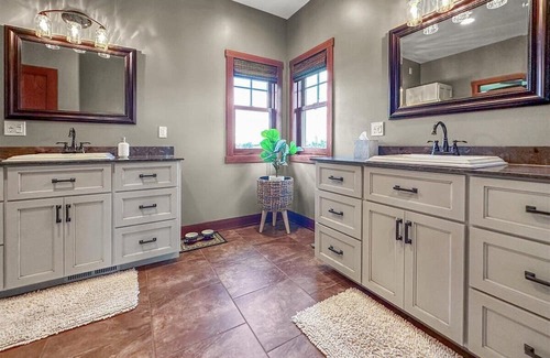 Galena Casa | Breathtaking 360 Degree Views! Private Swim Pond, Sauna & Home Gym On 43 Acres!
