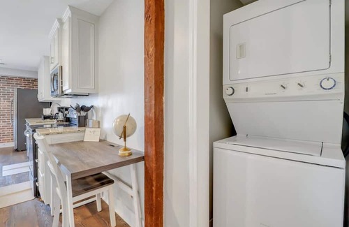 Statesboro Apartamento | The Post Suite - Above Bull Barrel Close to GSU
