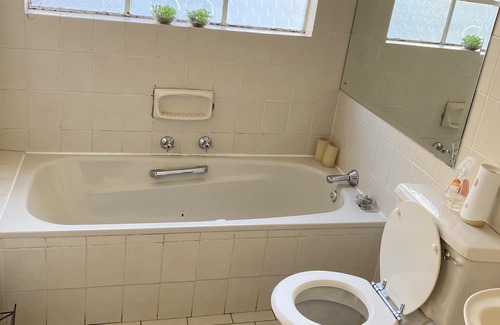 Edenvale Casa | Stay on Baker Road, Gauteng No Loadshedding