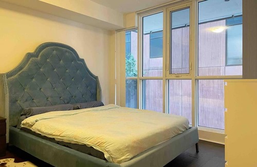 Financial District Condominio | Spacious 1BR+Den Condo in Toronto's best location! CN Tower, Harbourfront, bars