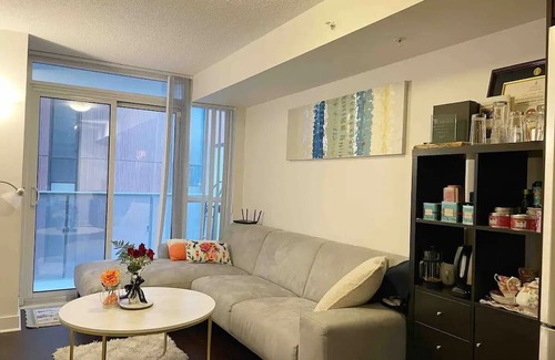 Financial District Condominio | Spacious 1BR+Den Condo in Toronto's best location! CN Tower, Harbourfront, bars