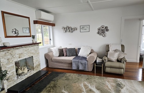 Dover Casa | Comfortable Modern Home on Absolute Waterfront with stunning views