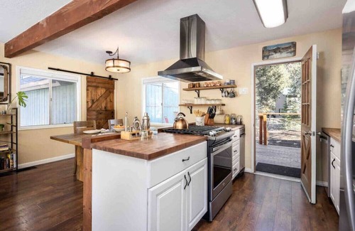 Pine Mountain Club Cabina | Spacious Home! Private Master and unique Gameroom