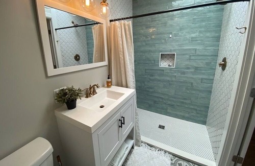 Olde Town Arvada Cabaña | Bright and Updated Olde Town Arvada Carriage House 1B/1B