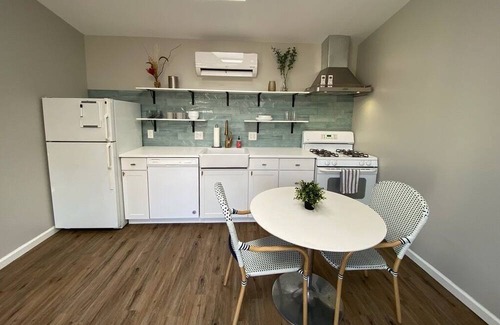 Olde Town Arvada Cabaña | Bright and Updated Olde Town Arvada Carriage House 1B/1B