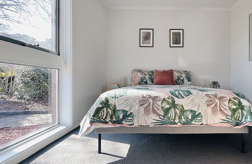 Kaleen Casa | Stylish, Comfy Family Home & Pet Friendly with Large Garden
