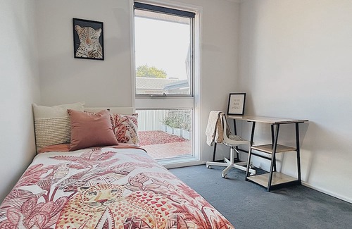Kaleen Casa | Stylish, Comfy Family Home & Pet Friendly with Large Garden