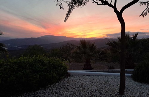 Adra Apartamento | Holiday Apartment "Cerro Del Pozo Amanecer" with Sea View, Shared Pool & Wi-Fi