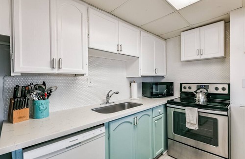 Galveston Casa | Pet-friendly home on the canal <1 mile to beach! Large top deck to enjoy.