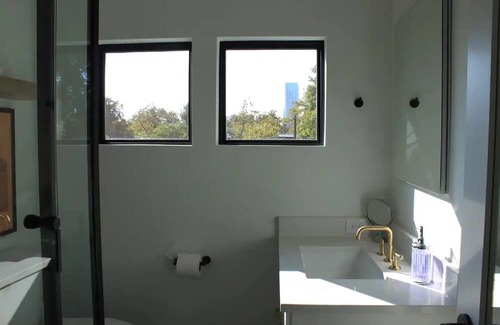 Holly Casa | Big East Austin house at Lake & close to DT
