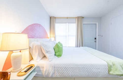 Coral Ridge Apartamento | 5 min to BEACH walk to restaurant, bars, mall, etc