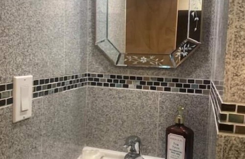 Troy Apartamento | Historic Downtown Troy. Walking distance to Russell sage college, minutes to RPI