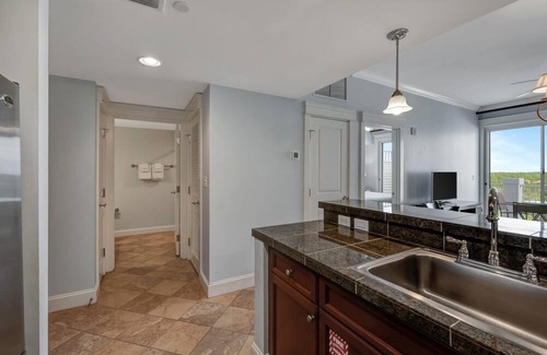 Sandestin Condominio | Golf Course Vista Delight: Fully Furnished One-Bedroom Retreat with Scenic Views - Accommodates 4 Guests at Sandestin Golf and Beach Resort!