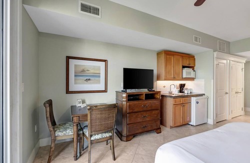 Sandestin Condominio | 5th Floor Charm: Recently Renovated Studio with Double Queen Beds, Kitchenette, and Modern Comfort at Sandestin Golf and Beach Resort!